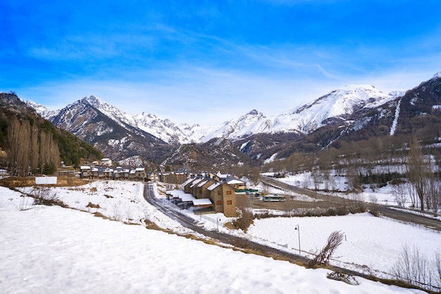 Horizonte de nieve de Panticosa en Huesca Pirineos España