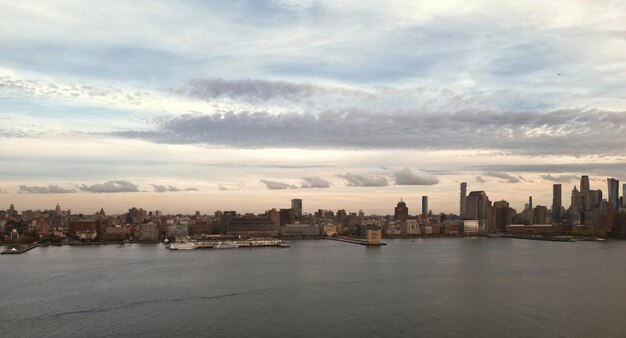 Foto el horizonte de nueva york manhattan vista desde jersey nueva york rascacielos vista aérea de la gran manzana nueva york