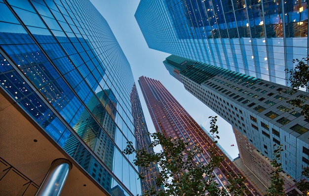 Horizonte panorámico y altos rascacielos del distrito financiero de Toronto