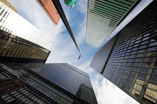 Horizonte panorámico y altos rascacielos del distrito financiero de Toronto