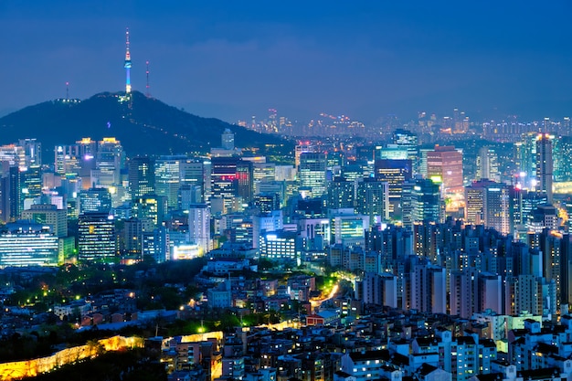 Foto horizonte de seúl en la noche, corea del sur.