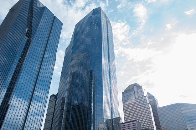 Horizonte de torres de oficinas en el distrito comercial del centro de Calgary Alberta