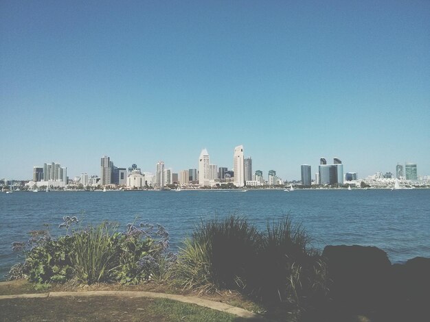 Foto horizonte urbano contra o céu claro