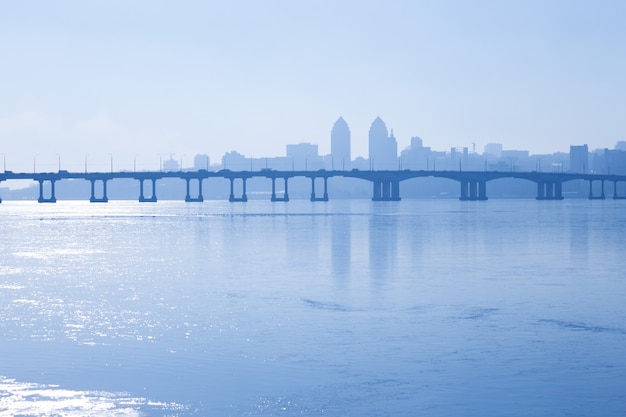 Horizonte, vista da cidade de Dnepropetrovsk, Ucrânia