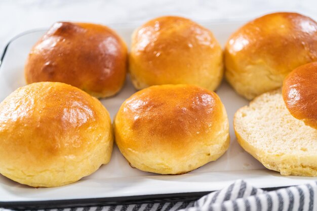 Hornear bollos de brioche