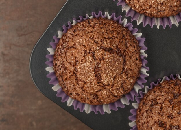 Hornear deliciosos muffins de chocolate