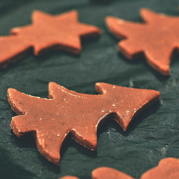 Hornear galletas navideñas caseras Tradición clásica checa Concepto para la comida de la temporada de invierno y las vacaciones navideñas