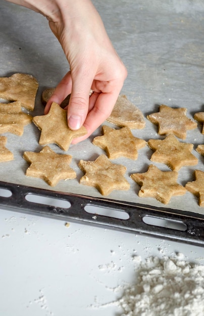 Hornear galletas navideñas