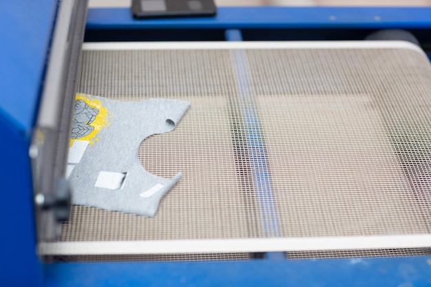 Horno de secado para el proceso de serigrafía de serigrafía en una fábrica de ropa
