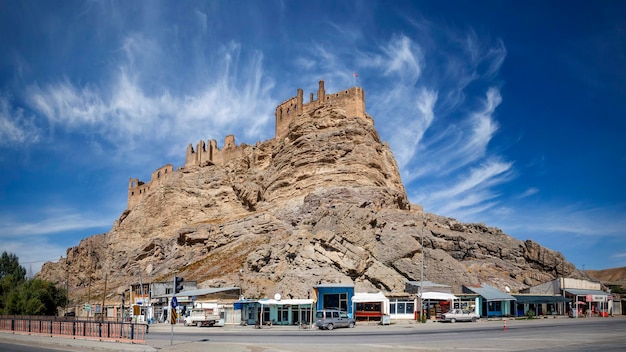 Hosap Kalesi (Castelo) Van, Turquia. Vista sobre o castelo Hosap e as montanhas circundantes do castelo Hosap no leste da Turquia.