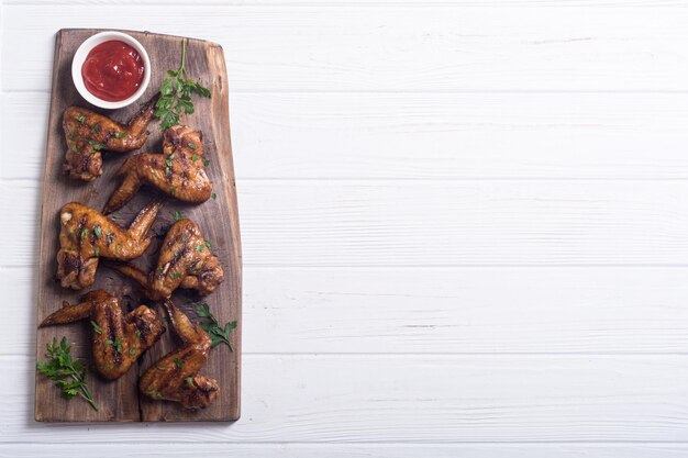 Hot Bbq Alitas de pollo a la parrilla con salsa de tomate Comida a la parrilla