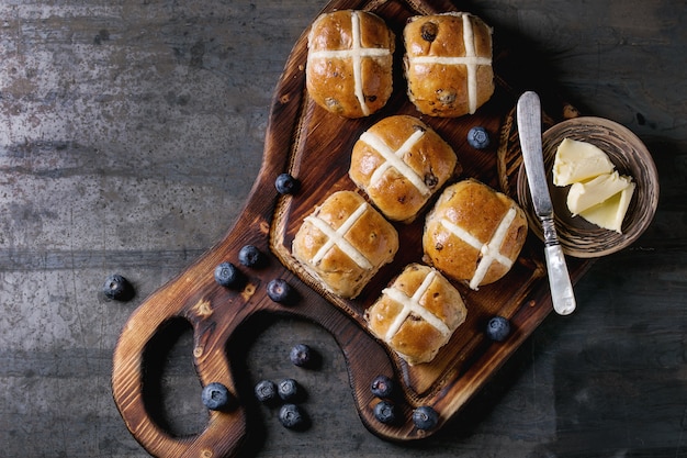 Hot cross buns