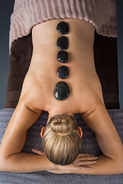 Hot Stone Massage im Spa