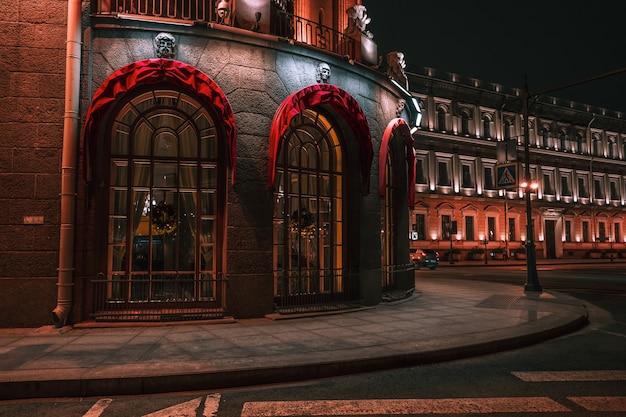 Hotel Astoria en San Petersburgo en una noche de invierno