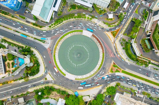 Foto hotel indonesia roundabout com uma estátua de boas-vindas