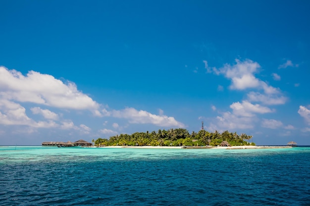 Hotel en la isla. Maldivas Océano Índico