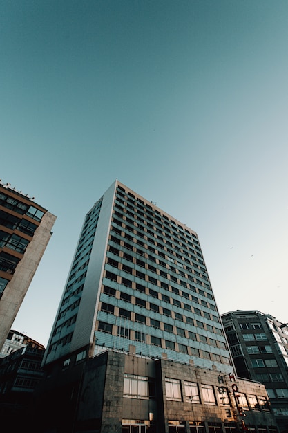 Foto hotel masivo en medio de vigo