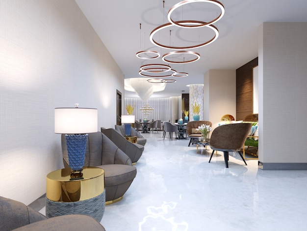 Un hotel moderno con un área de recepción y un salón con grandes sillas tapizadas de diseño y un gran candelabro de aros dorados. Representación 3D.