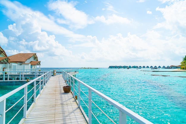 Hotel tropical bonito ilha Maldivas e ilha com praia e mar