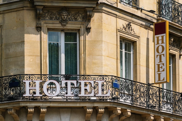 Hotelschild in Paris