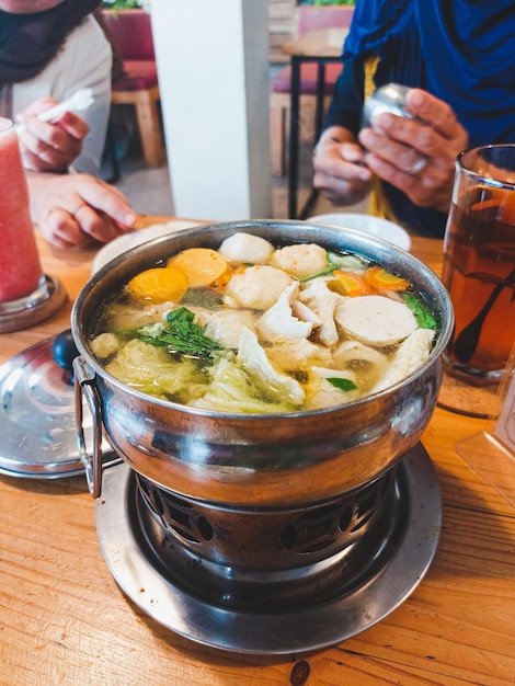 Foto hotpot de comida tailandesa steamboat