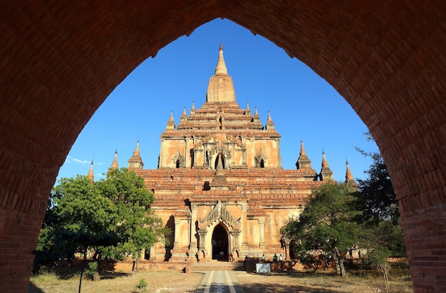 Foto htilominlo pagoda em bagan myanmar