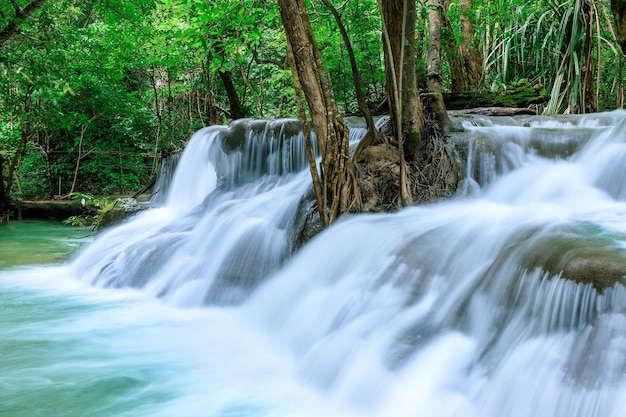 Huai Mae Khamin Cascada nivel 7 Khuean Parque Nacional Srinagarindra Kanchanaburi Tailandia