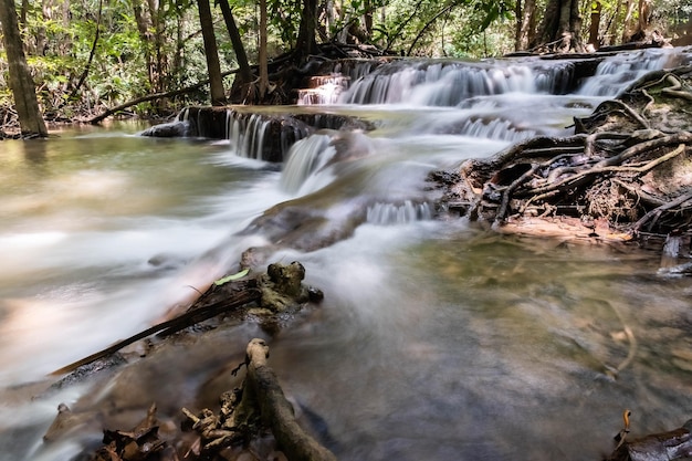 Foto huai mae khamin wasserfall berühmter ort in thailand