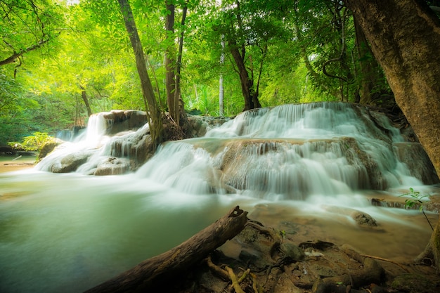 Huay Mae Kamin cascada parque nacional