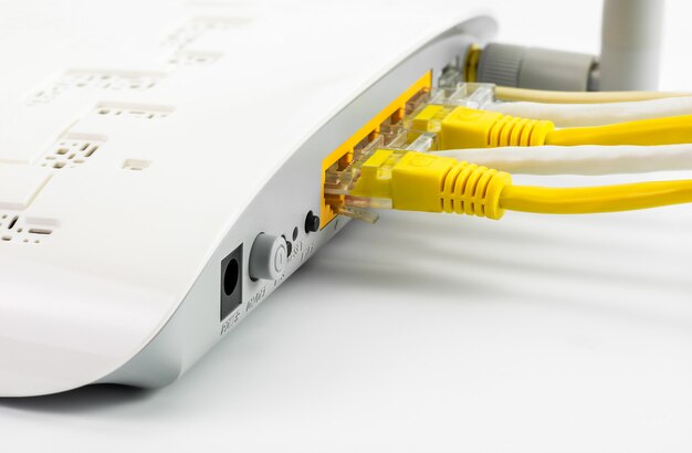 Hub de rede do roteador do modem com conexão por cabo