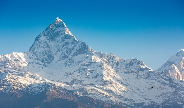 Hubschrauber mit Blick auf machapuchare