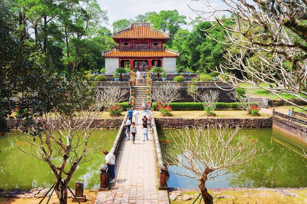 Hue, Vietnã - 19 de fevereiro de 2016: Pagode no túmulo de Ming Mang em Hue, no Vietnã