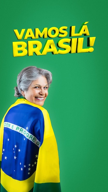 Hübsche ältere Frau, die Brasilien-Flagge auf filmischem Hintergrund hält