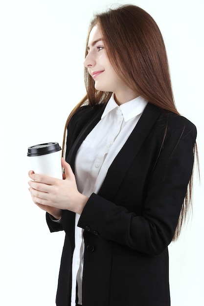 Hübscher Teenager, der eine Kaffeepause hat