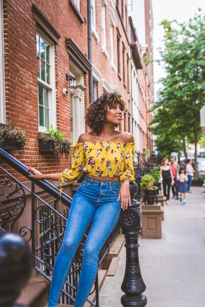 Hübsches Afroamerikanermädchen in New York
