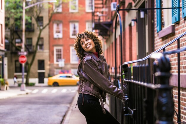 Hübsches Afroamerikanermädchen in New York