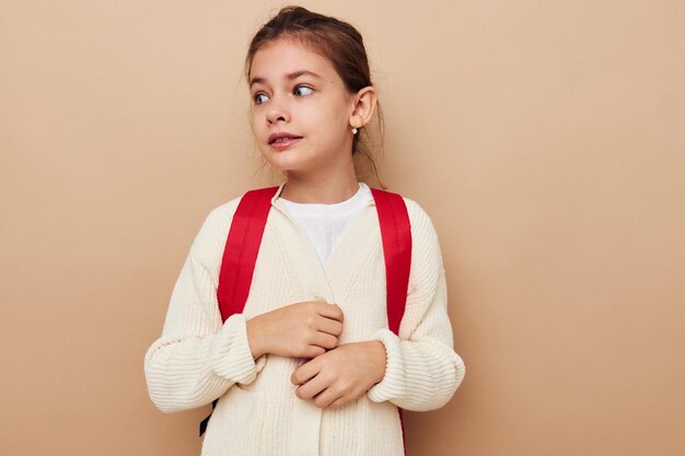 Hübsches junges Mädchen Schulmädchen Rucksack Schulkindheit unverändert