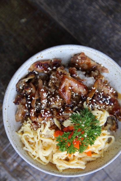 Hühnchen-Teriyaki mit Reis