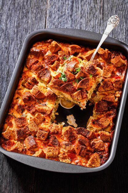 Foto hühner-casserole mit croutons