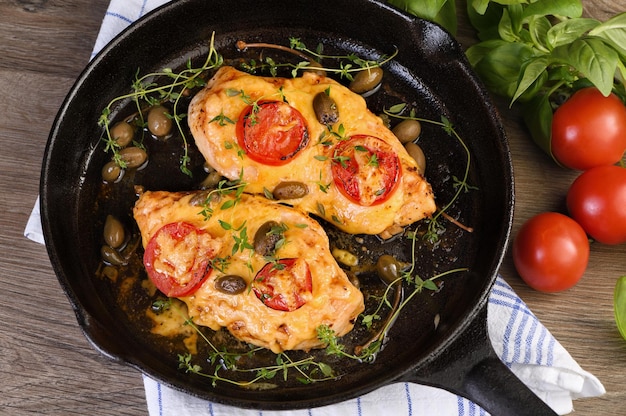 Hühnerbrust mit Käse und Tomaten