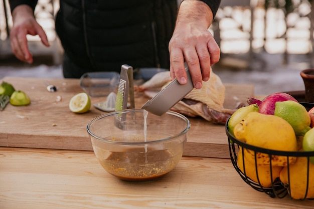 Hühnermarinade Zitronensaft mit Kräutern