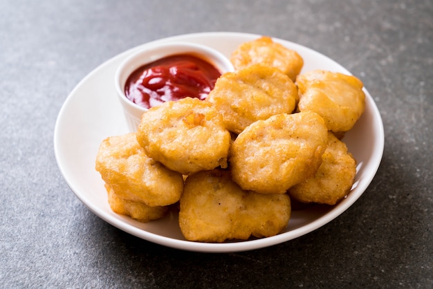 Hühnernuggets mit Soße