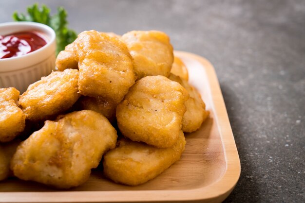 Hühnernuggets mit Soße