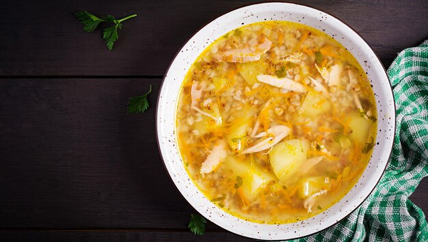 Hühnersuppe mit Kartoffeln und Buchweizen