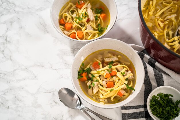 Hühnersuppe mit Nudeln