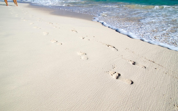 Huellas en la playa