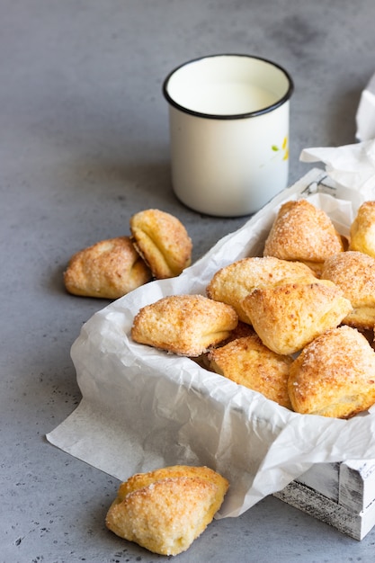 Hüttenkäse und Zuckerplätzchen