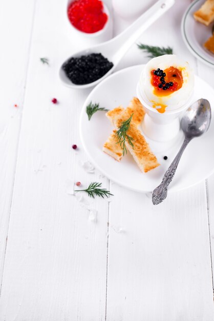 Huevo cocido para el desayuno.