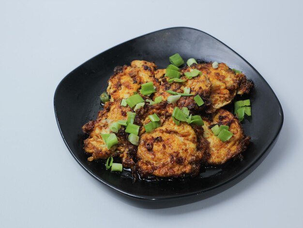 Huevos balados con una pizca de cebollas verdes Menú Warteg picante y salado