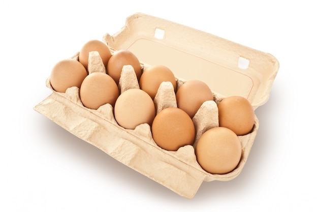 Huevos en caja de cartón